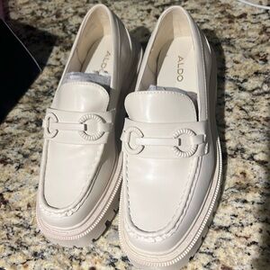 Gorgeous, off-white platform Baberiel
Womens Loafers